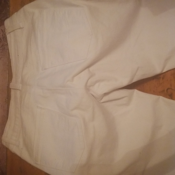 Santana Jean Capris - Picture 4 of 4